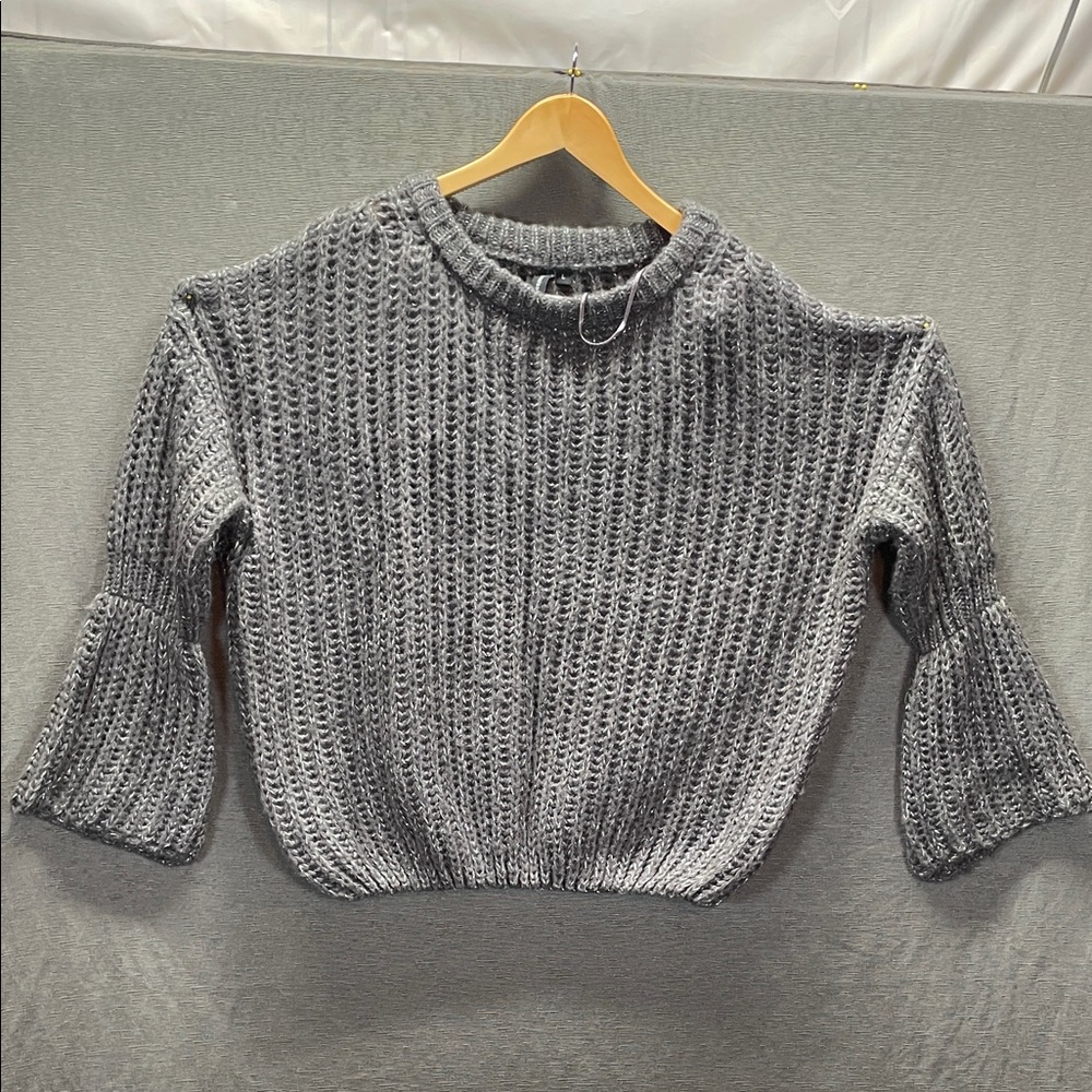 Moon & Madison Heather Gray Knit bell sleeves Sweater‎